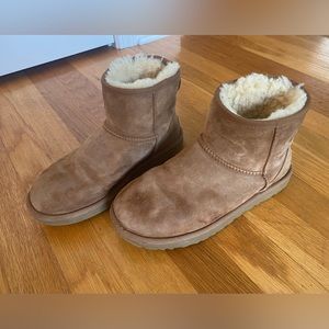 UGG Mini II Chesnut boot size 7